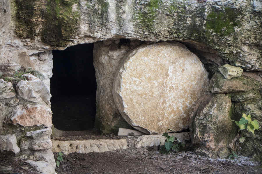 Prazen grob, pričakujoče srce